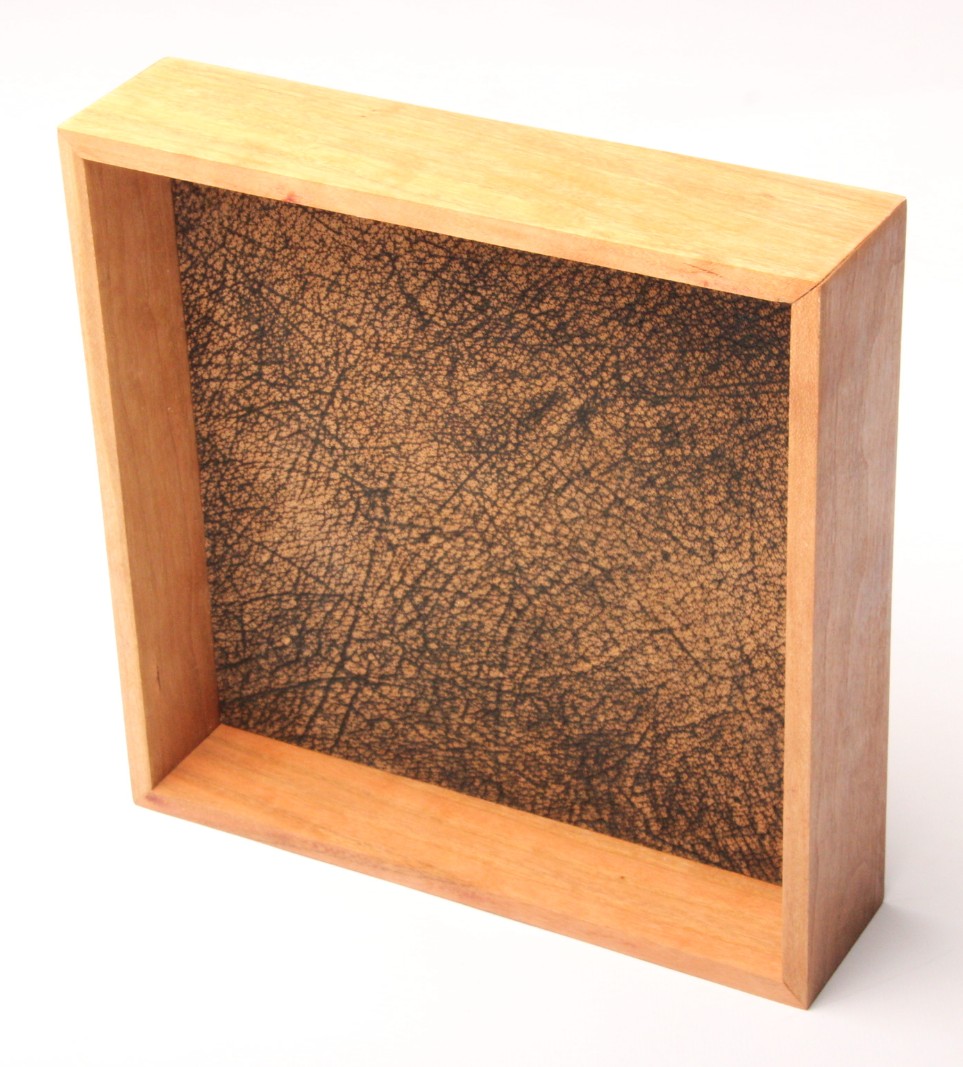 Maple display with crackle panel